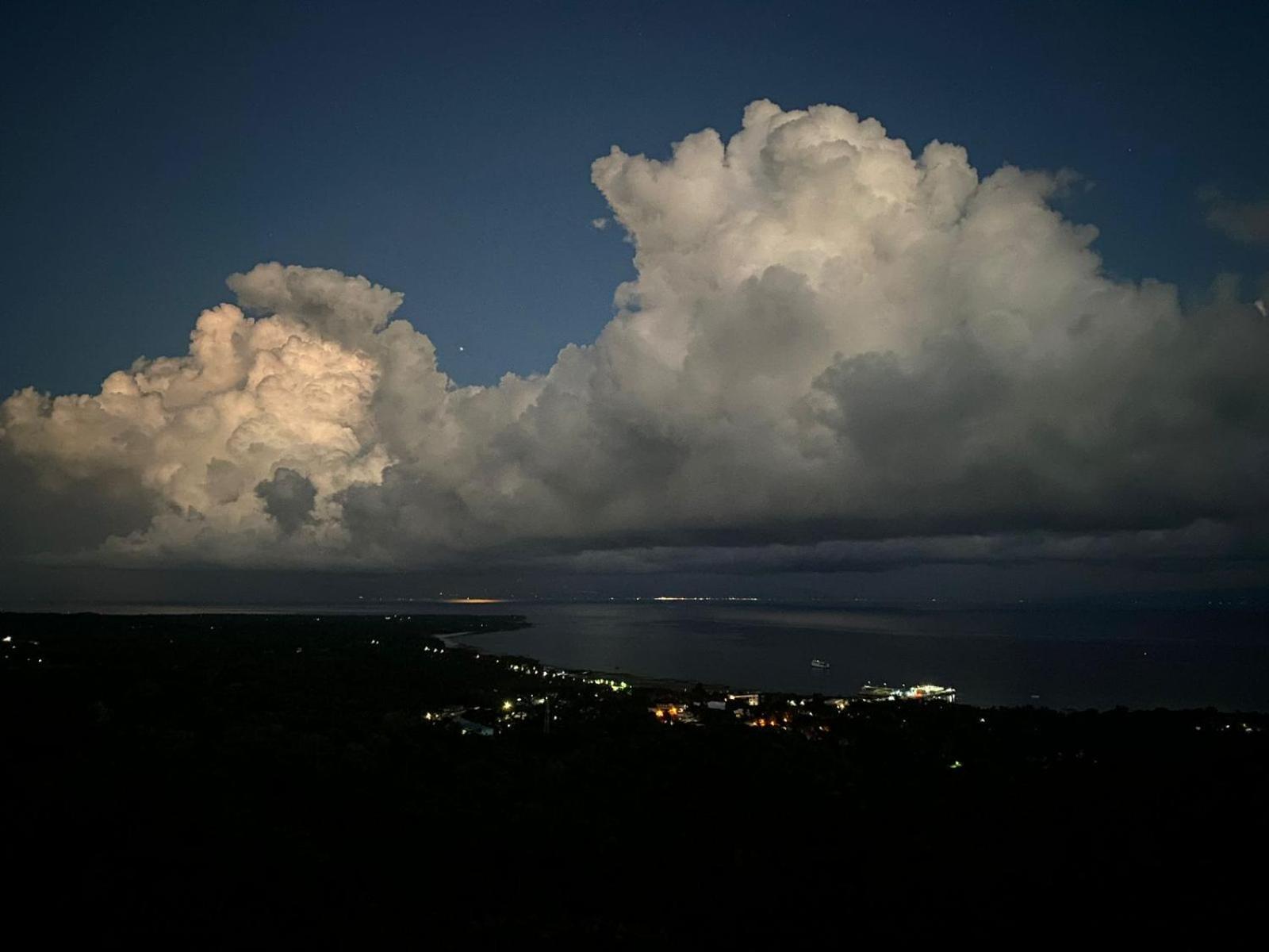 Thornton'S Sea View Cafe & Guesthouse Siquijor Exterior foto
